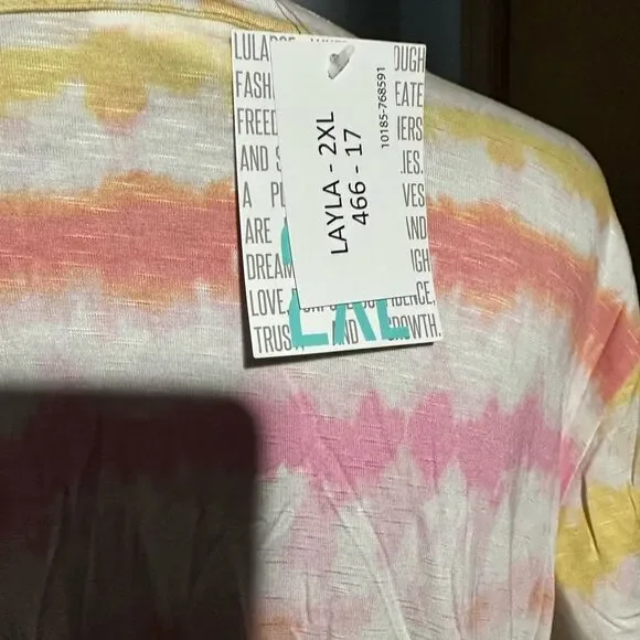 LuLaRoe Layla Mandarin Collar Shirt – Women’s 2XL – White with Tie Dye Stripes – - Picture 3 of 5